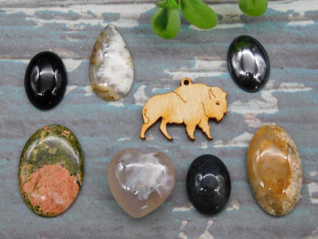 MIXED LOT ROCK STONE LAPIDARY SPECIMEN: MIXED LOT ROCK STONE LAPIDARY SPECIMEN