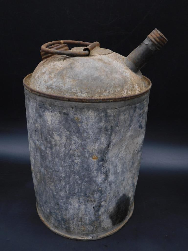 VINTAGE GALVANIZED METAL GAS CAN: VINTAGE GALVANIZED METAL GAS CAN