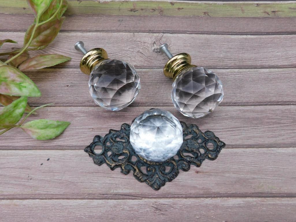 Set Of 2 Faceted Glass Knobs With Ornate Metal Accent Piece: Set Of 2 Faceted Glass Knobs With Ornate Metal Accent Piece