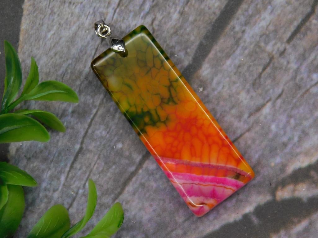 GENUINE STONE PENDANT ROCK STONE LAPIDARY SPECIMEN: GENUINE STONE PENDANT ROCK STONE LAPIDARY SPECIMEN