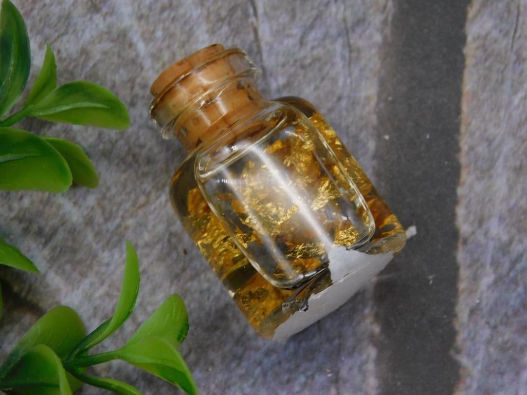 GOLD FLAKES IN BOTTLE ROCK STONE LAPIDARY SPECIMEN: GOLD FLAKES IN BOTTLE ROCK STONE LAPIDARY SPECIMEN