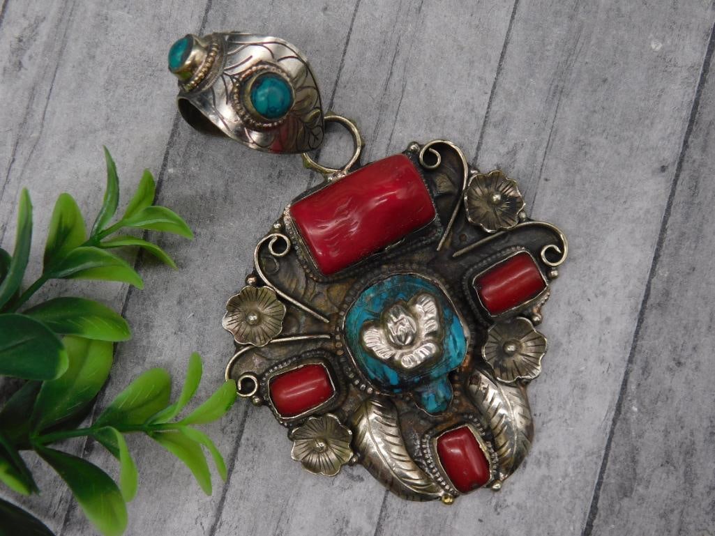 TURQUOISE AND RED CORAL PENDANT WITH INTRICATE TOOLING: TURQUOISE AND RED CORAL PENDANT WITH INTRICATE TOOLING