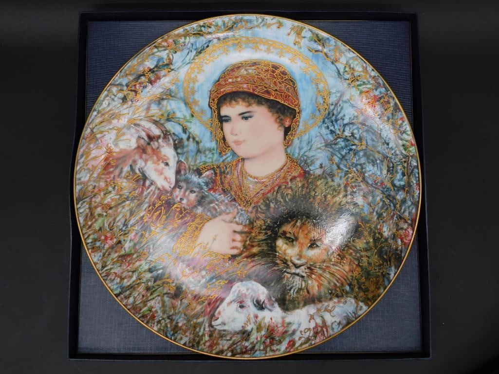 The Edna Hibel Christmas Plate by Knowles, 1989: The Edna Hibel Christmas Plate by Knowles, 1989