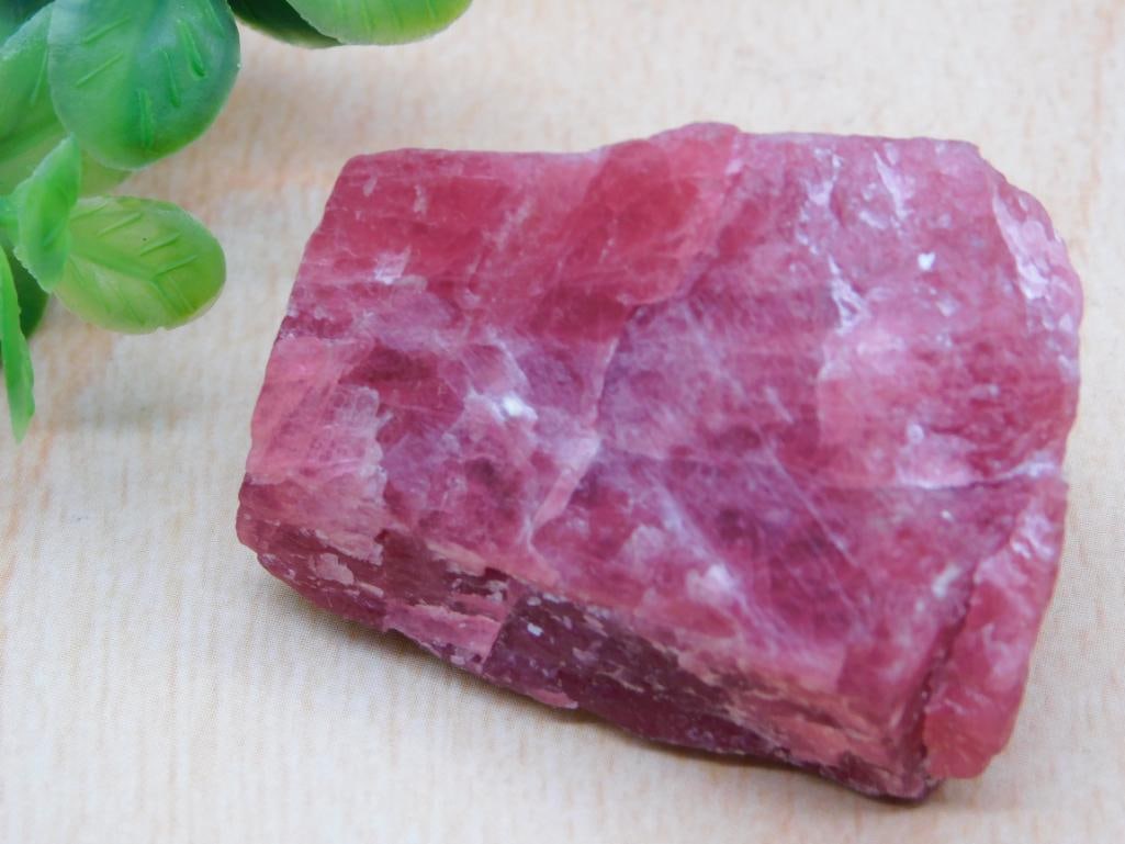 GEM RHODONITE 355 CARATS ROCK STONE LAPIDARY SPECIMEN: GEM RHODONITE 355 CARATS ROCK STONE LAPIDARY SPECIMEN