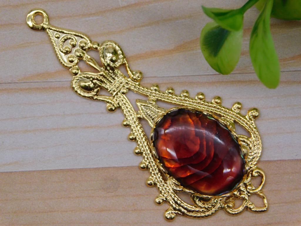 ABALONE STONE PENDANT ROCK STONE LAPIDARY SPECIMEN: ABALONE STONE PENDANT ROCK STONE LAPIDARY SPECIMEN