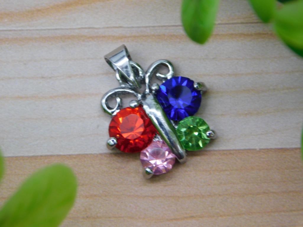 MIXED STONE PENDANT ROCK STONE LAPIDARY SPECIMEN: MIXED STONE PENDANT ROCK STONE LAPIDARY SPECIMEN