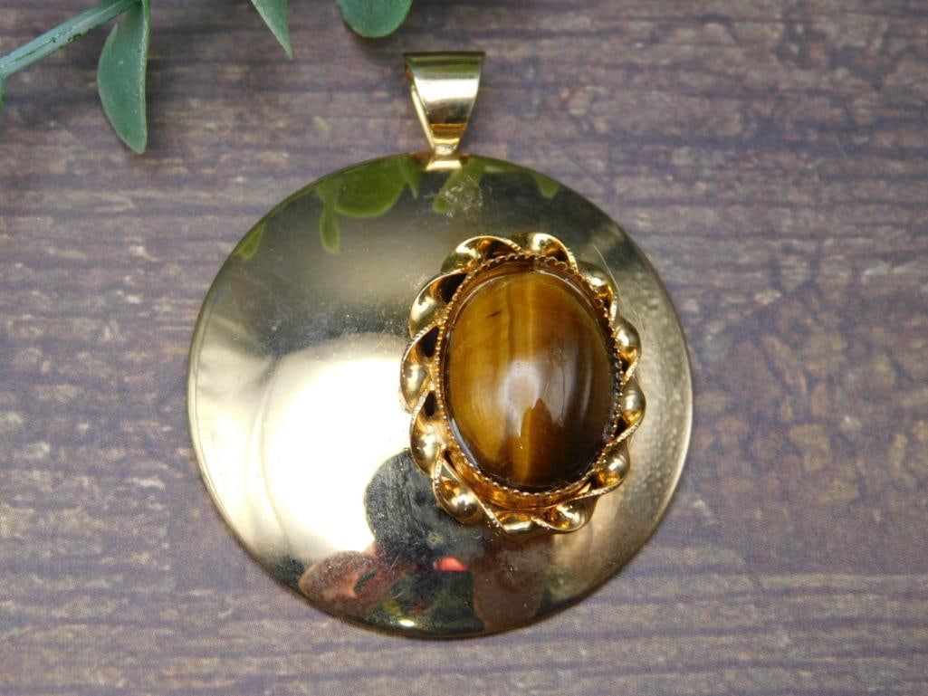 TIGERS EYE PENDANT ROCK STONE LAPIDARY SPECIMEN: TIGERS EYE PENDANT ROCK STONE LAPIDARY SPECIMEN