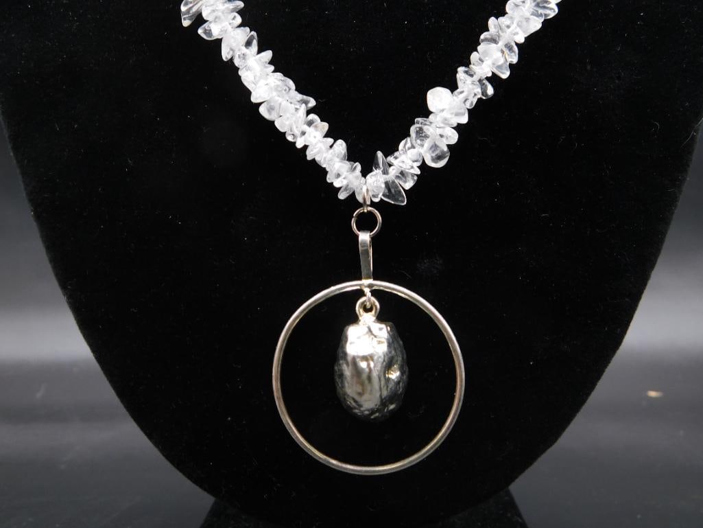 GEODE SLICE PENDANT ON STONE CHIP NECKLACE VINTAGE ANTIQUE: GEODE SLICE PENDANT ON STONE CHIP NECKLACE VINTAGE ANTIQUE