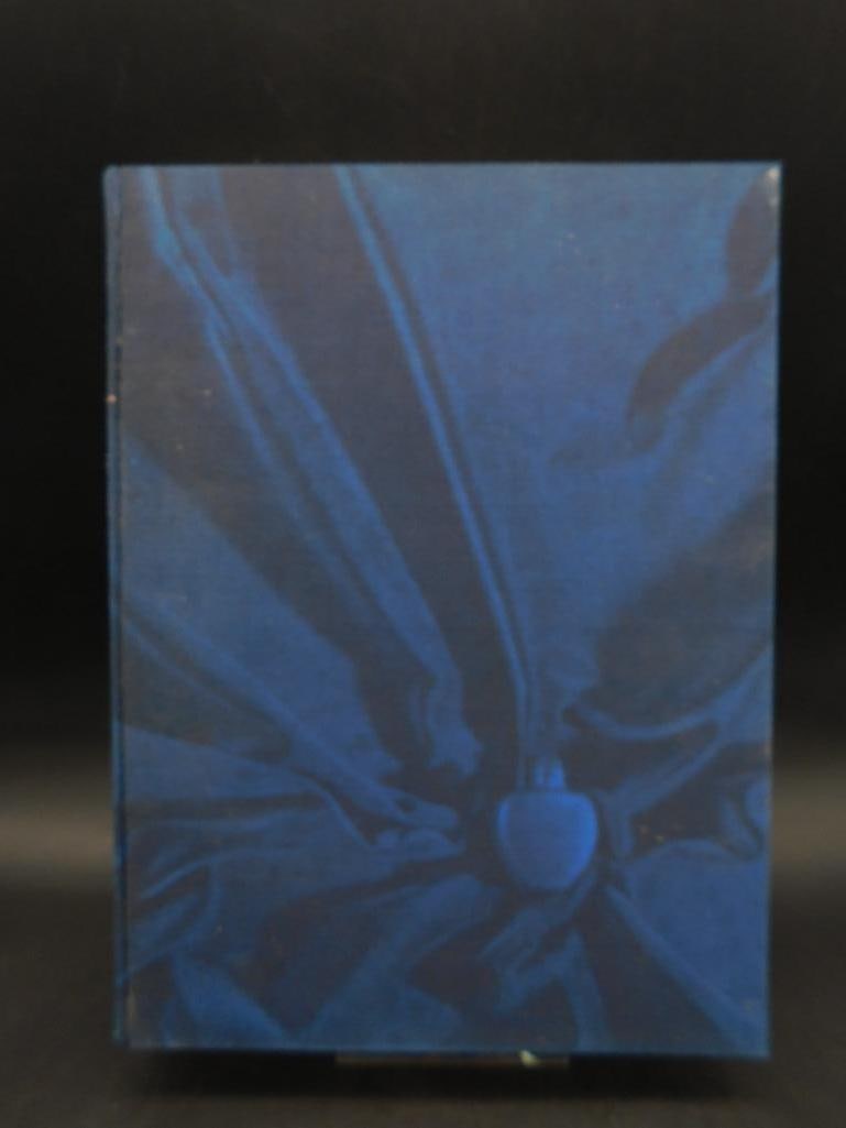 The Collector's Book of Snuff Bottles by Bob C. Stevens, First Edition (1976): The Collector's Book of Snuff Bottles by Bob C. Stevens, First Edition (1976)