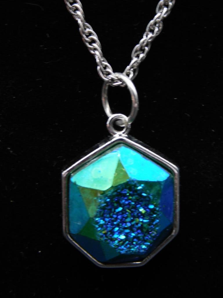 DRUZY TITANIUM PENDANT ON CHAIN NECKLACE ROCK STONE LAPIDARY SPECIMEN: DRUZY TITANIUM PENDANT ON CHAIN NECKLACE ROCK STONE LAPIDARY SPECIMEN