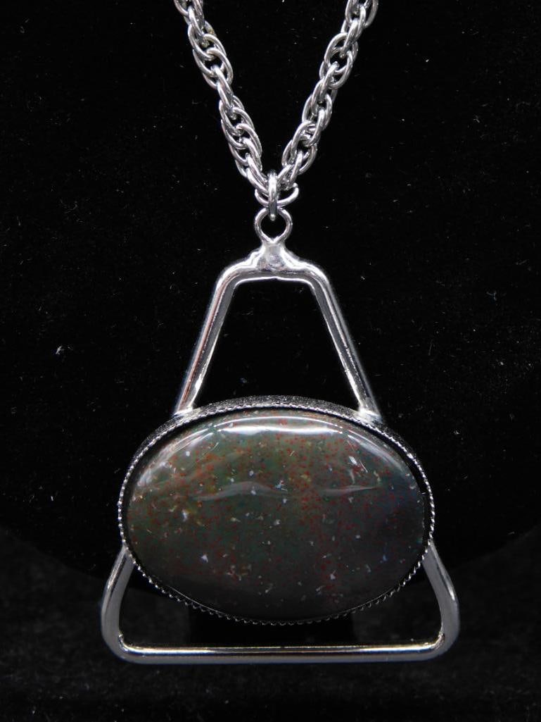 BLOODSTONE PENDANT ON CHAIN NECKLACE ROCK STONE LAPIDARY SPECIMEN: BLOODSTONE PENDANT ON CHAIN NECKLACE ROCK STONE LAPIDARY SPECIMEN