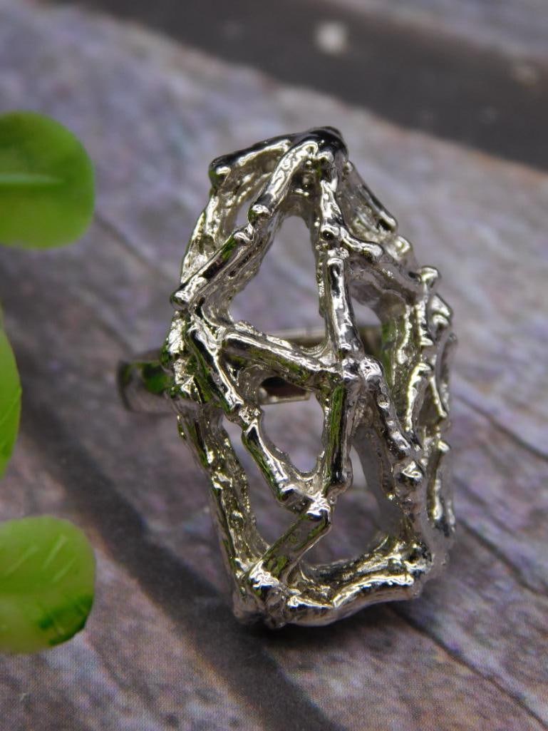 SILVER TONE RING: SILVER TONE RING