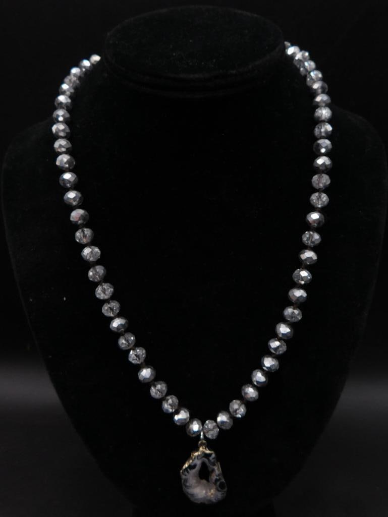 GEODE SLICE PENDANT ON SPARKLE BEAD NECKLACE: GEODE SLICE PENDANT ON SPARKLE BEAD NECKLACE