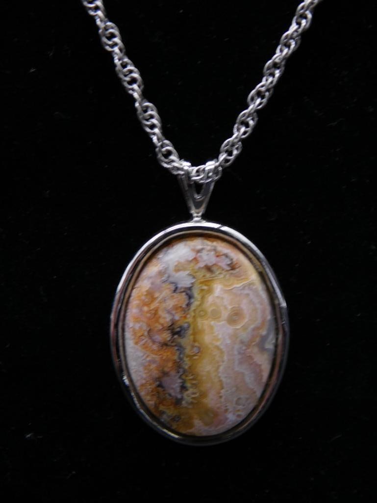 LAGUNA LACE AGATE PENDANT ON CHAIN NECKLACE ROCK STONE LAPIDARY SPECIMEN: LAGUNA LACE AGATE PENDANT ON CHAIN NECKLACE ROCK STONE LAPIDARY SPECIMEN