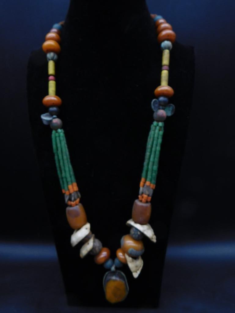 AFRICAN TRADE BEAD CEREMONIAL NECKLACE WITH SHELL ACCENTS: AFRICAN TRADE BEAD CEREMONIAL NECKLACE WITH SHELL ACCENTS