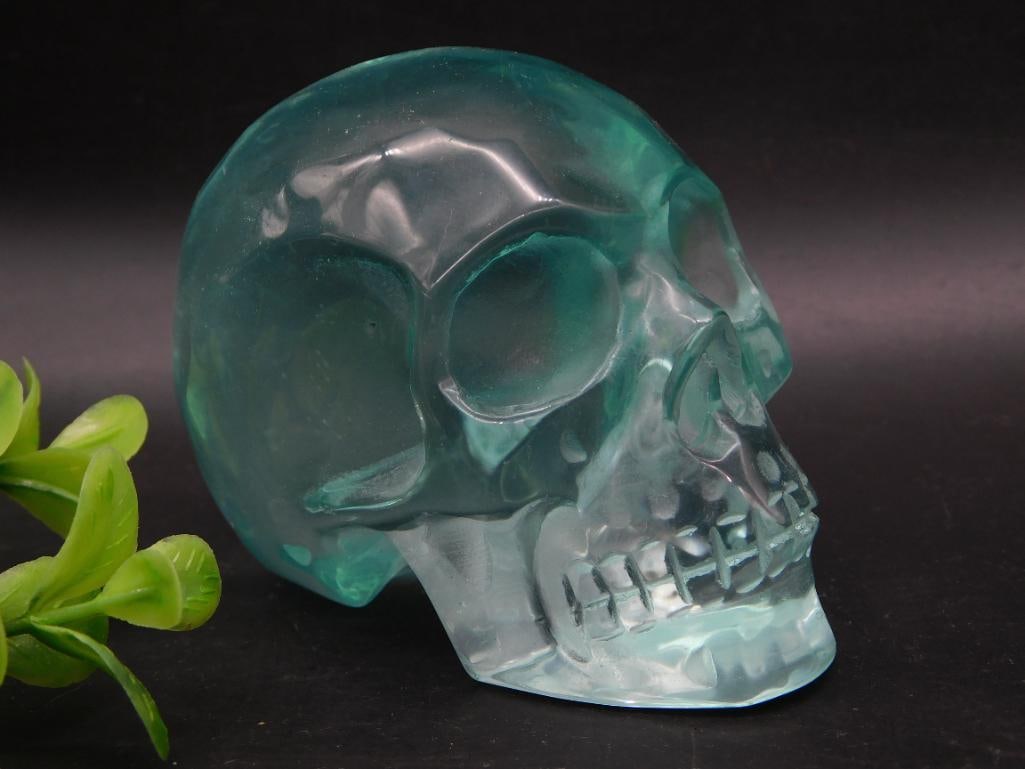 A FLUORITE SKULL ROCK STONE LAPIDARY SPECIMEN: FLUORITE SKULL ROCK STONE LAPIDARY SPECIMEN