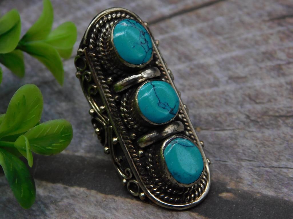 A TURQUOISE RING SIZE 9 ROCK STONE LAPIDARY SPECIMEN: TURQUOISE RING SIZE 9 ROCK STONE LAPIDARY SPECIMEN