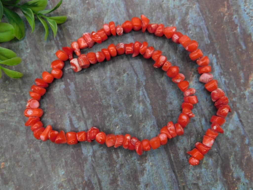 A RED CORAL BEADS ROCK STONE LAPIDARY SPECIMEN: RED CORAL BEADS ROCK STONE LAPIDARY SPECIMEN