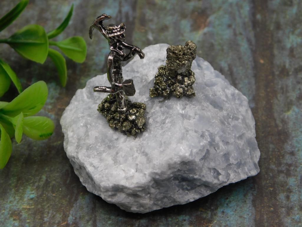 A PYRITE MINER ON CELESTITE ROCK STONE LAPIDARY SPECIMEN: PYRITE MINER ON CELESTITE ROCK STONE LAPIDARY SPECIMEN