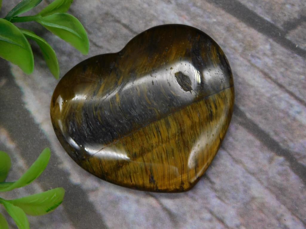 TIGER EYE HEART ROCK STONE LAPIDARY SPECIMEN: TIGER EYE HEART ROCK STONE LAPIDARY SPECIMEN