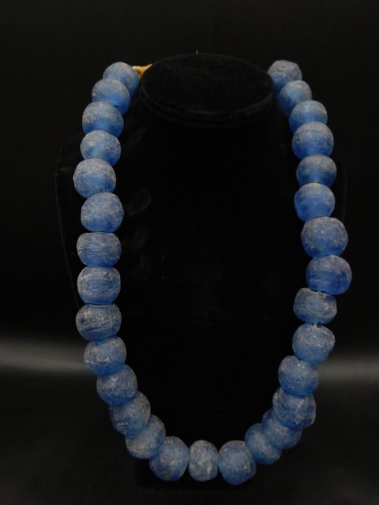 BLUE SEA GLASS BEADED NECKLACE VINTAGE ANTIQUE: BLUE SEA GLASS BEADED NECKLACE VINTAGE ANTIQUE