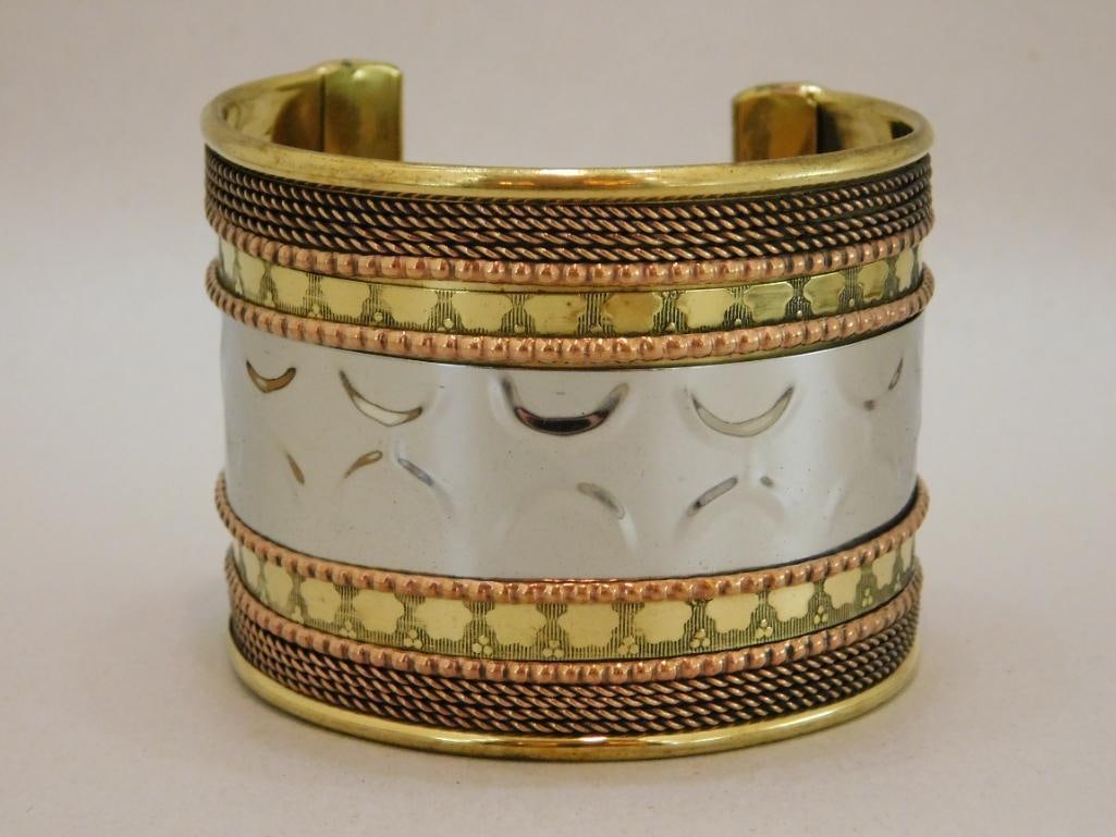 METAL CUFF BRACELET ROCK STONE LAPIDARY SPECIMEN: METAL CUFF BRACELET ROCK STONE LAPIDARY SPECIMEN