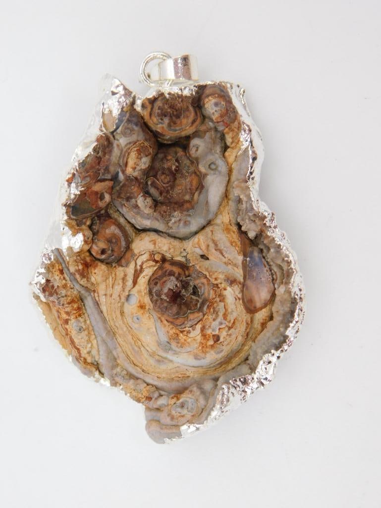 FIRE AGATE PENDANT ROCK STONE LAPIDARY SPECIMEN: FIRE AGATE PENDANT ROCK STONE LAPIDARY SPECIMEN