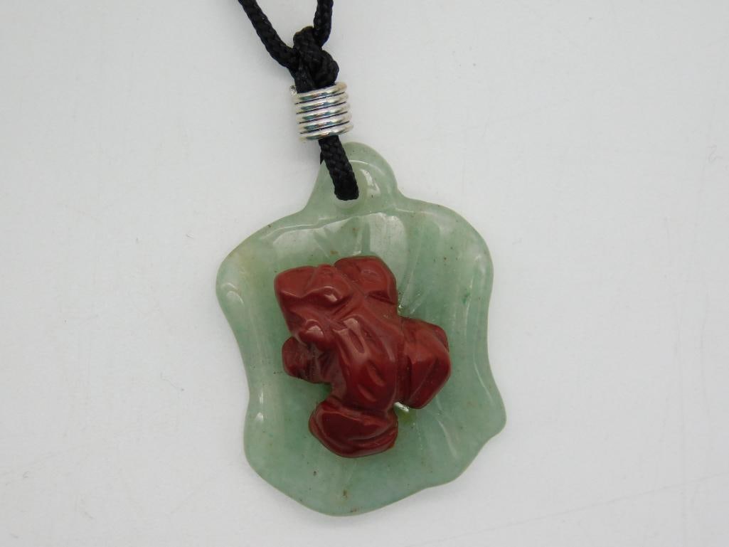 RED JASPER FROG ON AVENTURINE LILY PAD PENDANT ROCK STONE LAPIDARY SPECIMEN: RED JASPER FROG ON AVENTURINE LILY PAD PENDANT ROCK STONE LAPIDARY SPECIMEN