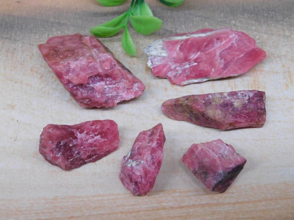 95 GRAM GEM RHODONITE ROCK STONE LAPIDARY SPECIMEN: 95 GRAM GEM RHODONITE ROCK STONE LAPIDARY SPECIMEN