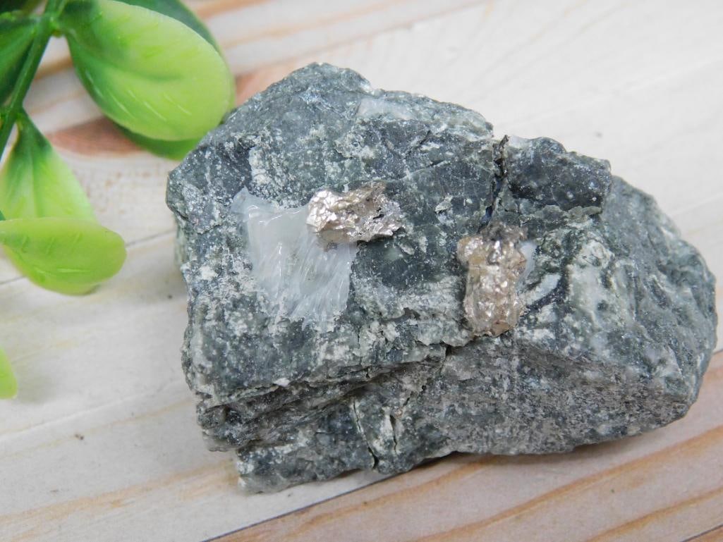 SILVER ON MIXED MINERAL SPECIMEN ROCK STONE LAPIDARY SPECIMEN: SILVER ON MIXED MINERAL SPECIMEN ROCK STONE LAPIDARY SPECIMEN