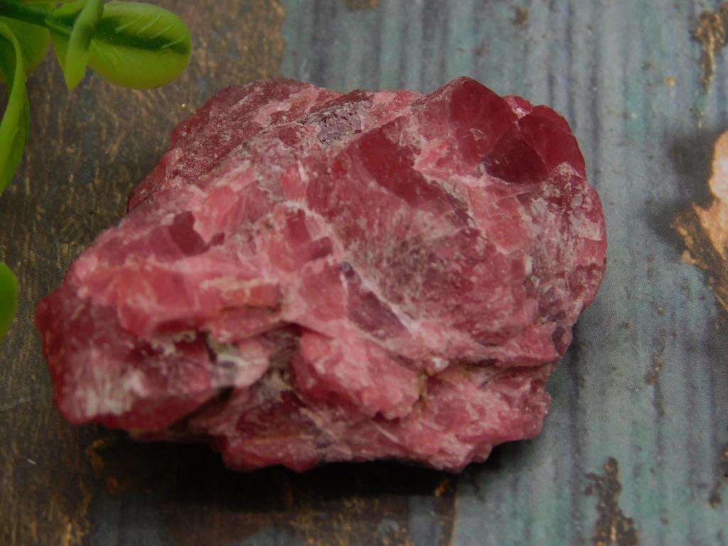 GEM RHODONITE ROCK STONE LAPIDARY SPECIMEN: GEM RHODONITE ROCK STONE LAPIDARY SPECIMEN