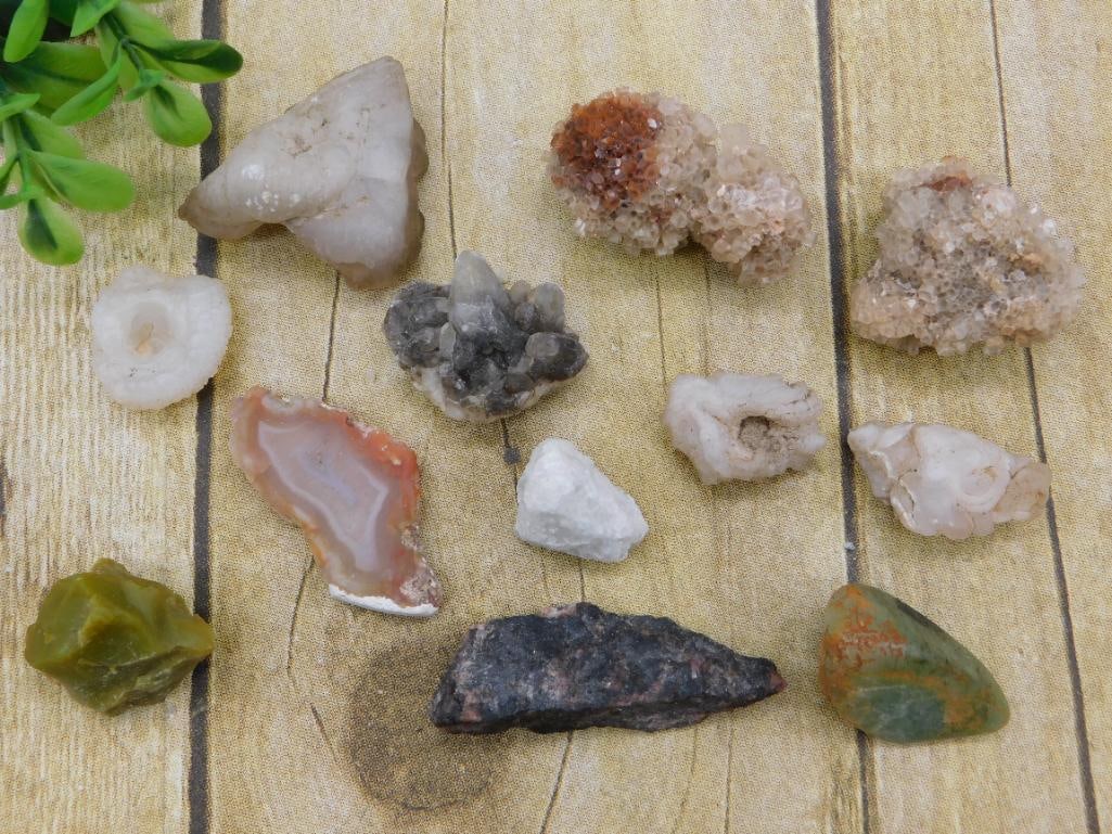 MIXED ROUGH LOT ROCK STONE LAPIDARY SPECIMEN: MIXED ROUGH LOT ROCK STONE LAPIDARY SPECIMEN