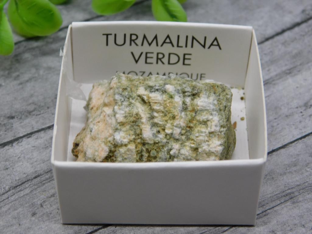 GREEN TOURMALINE ROCK STONE LAPIDARY SPECIMEN: GREEN TOURMALINE ROCK STONE LAPIDARY SPECIMEN