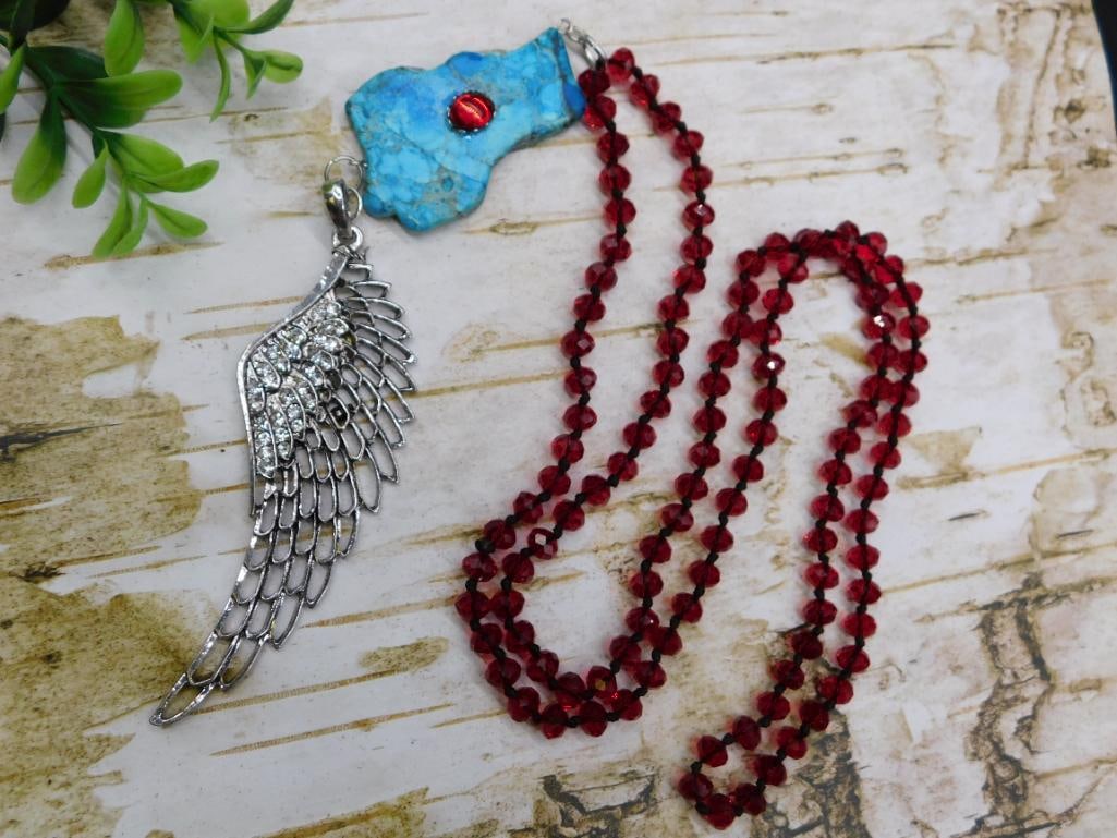 WING AND TURQUOISE PENDANT ON SPARKLE BEAD NECKLACE: WING AND TURQUOISE PENDANT ON SPARKLE BEAD NECKLACE
