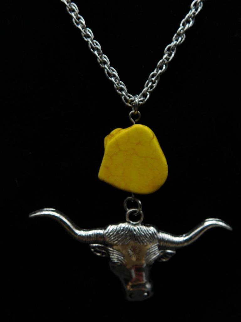 COW HEAD AND STONE PENDANT ON CHAIN NECKLACE ROCK STONE LAPIDARY SPECIMEN: COW HEAD AND STONE PENDANT ON CHAIN NECKLACE ROCK STONE LAPIDARY SPECIMEN