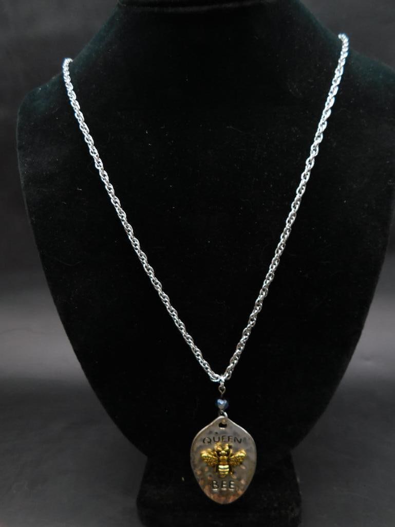QUEEN BEE NECKLACE - 2