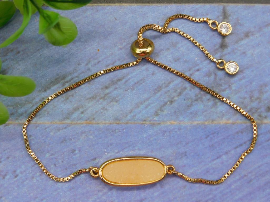 ADJUSTABLE BRACELET ROCK STONE LAPIDARY SPECIMEN: ADJUSTABLE BRACELET ROCK STONE LAPIDARY SPECIMEN