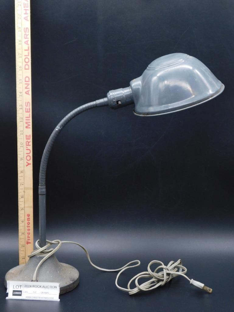 VINTAGE TABLE LAMP - 2