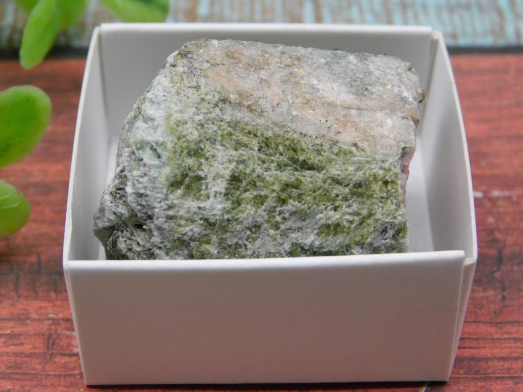 GREEN TOURMALINE ROCK STONE LAPIDARY SPECIMEN: GREEN TOURMALINE ROCK STONE LAPIDARY SPECIMEN