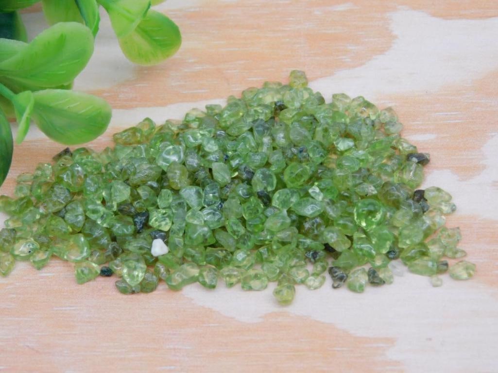 PERIDOT ROCK STONE LAPIDARY SPECIMEN: PERIDOT ROCK STONE LAPIDARY SPECIMEN