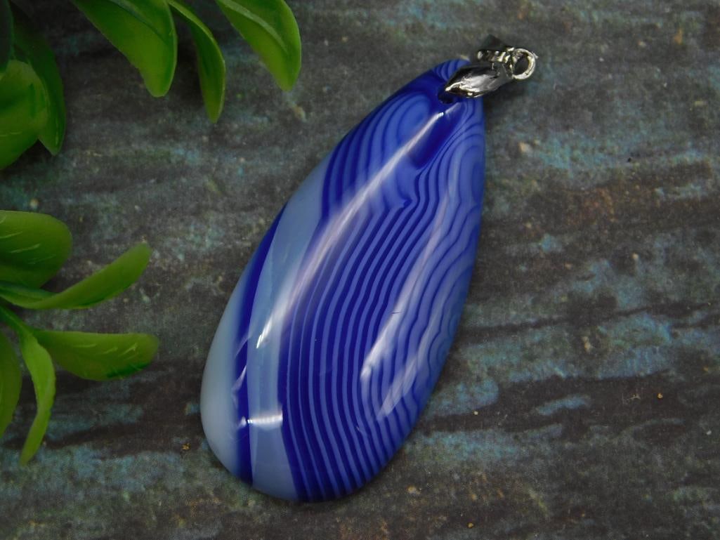BLUE AGATE PENDANT ROCK STONE LAPIDARY SPECIMEN: BLUE AGATE PENDANT ROCK STONE LAPIDARY SPECIMEN