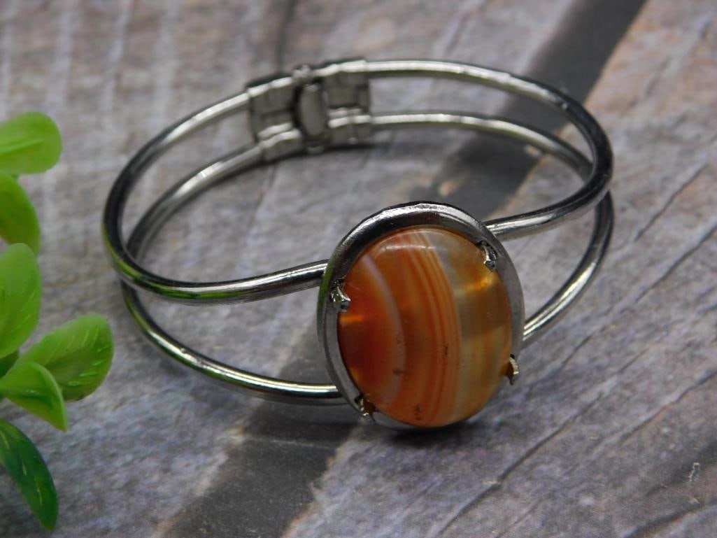 BANDED CARNELIAN CUFF BRACELET ROCK STONE LAPIDARY SPECIMEN: BANDED CARNELIAN CUFF BRACELET ROCK STONE LAPIDARY SPECIMEN