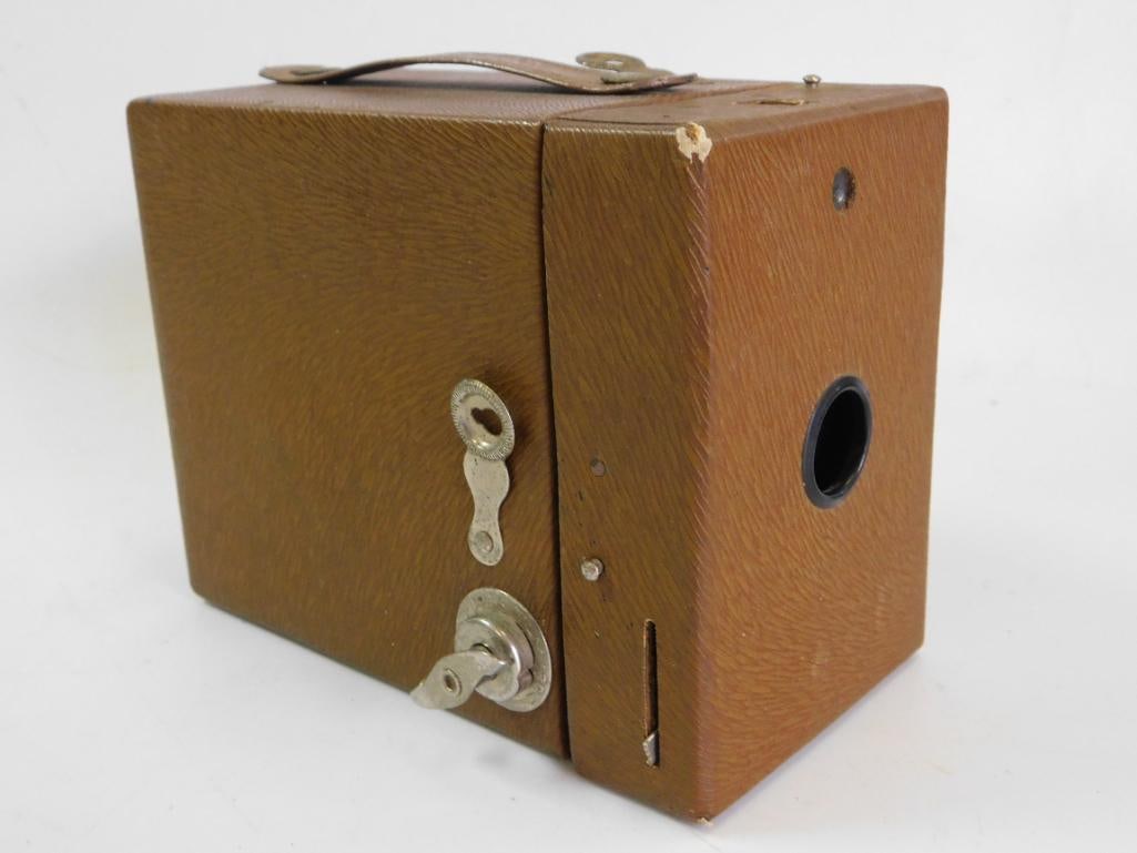 KODAK BROWNIE BOX CAMERA VINTAGE ANTIQUE (1 of 6)