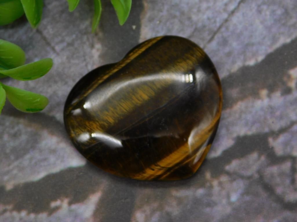 TIGER EYE HEART ROCK STONE LAPIDARY SPECIMEN: TIGER EYE HEART ROCK STONE LAPIDARY SPECIMEN