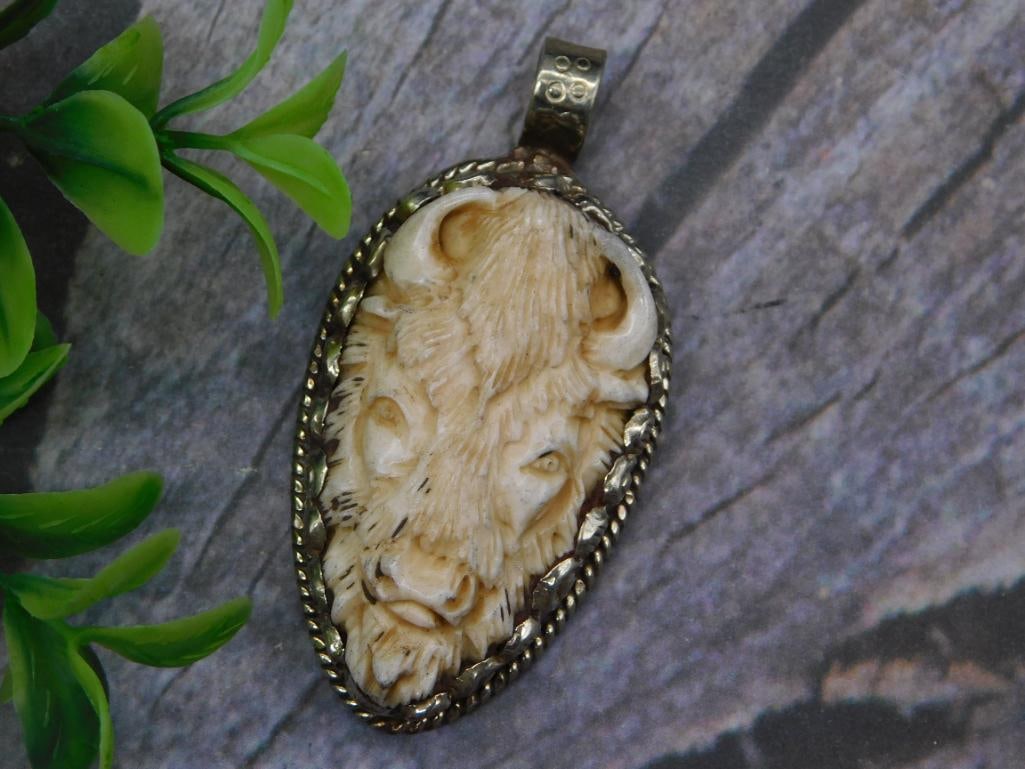 B CARVED BISON PENDANT WITH INTRICATE TOOLING ROCK STONE LAPIDARY SPECIMEN: CARVED BISON PENDANT WITH INTRICATE TOOLING ROCK STONE LAPIDARY SPECIMEN