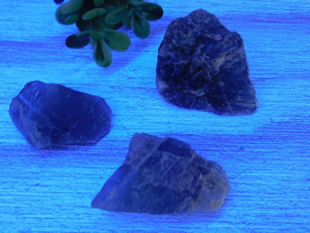 FLUORITE ROCK STONE LAPIDARY SPECIMEN: FLUORITE ROCK STONE LAPIDARY SPECIMEN