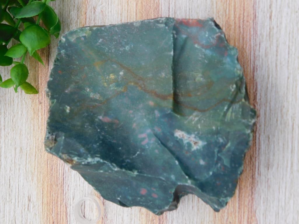 BLOODSTONE ROCK STONE LAPIDARY SPECIMEN: BLOODSTONE ROCK STONE LAPIDARY SPECIMEN