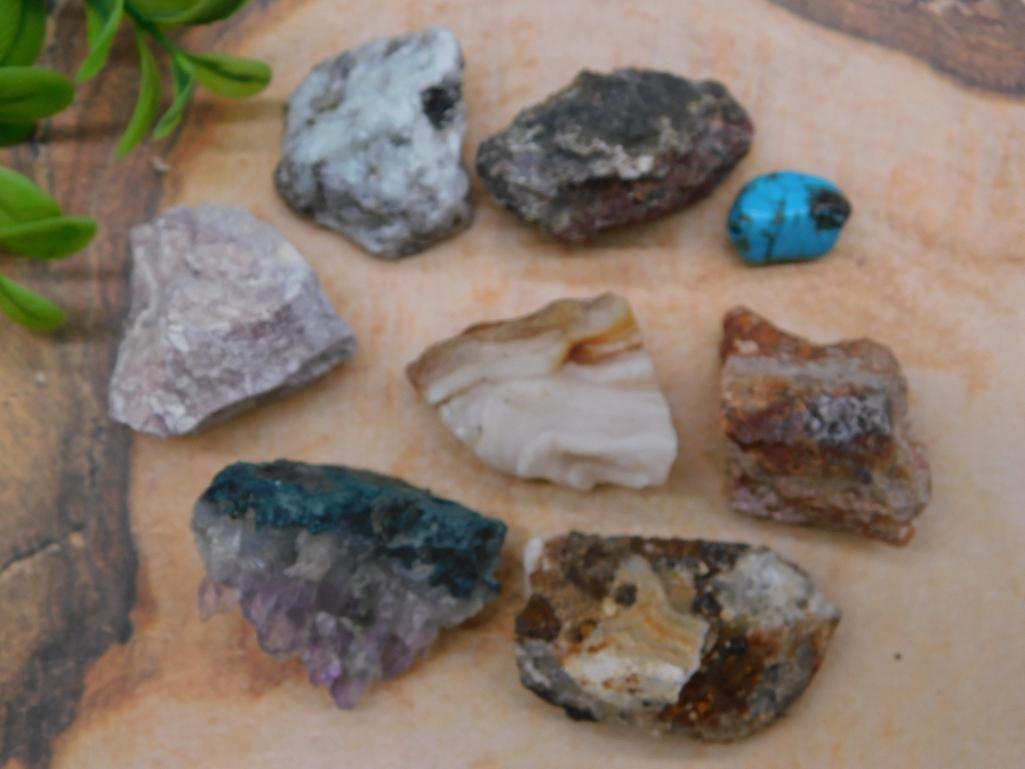 MIXED ROUGH LOT ROCK STONE LAPIDARY SPECIMEN: MIXED ROUGH LOT ROCK STONE LAPIDARY SPECIMEN