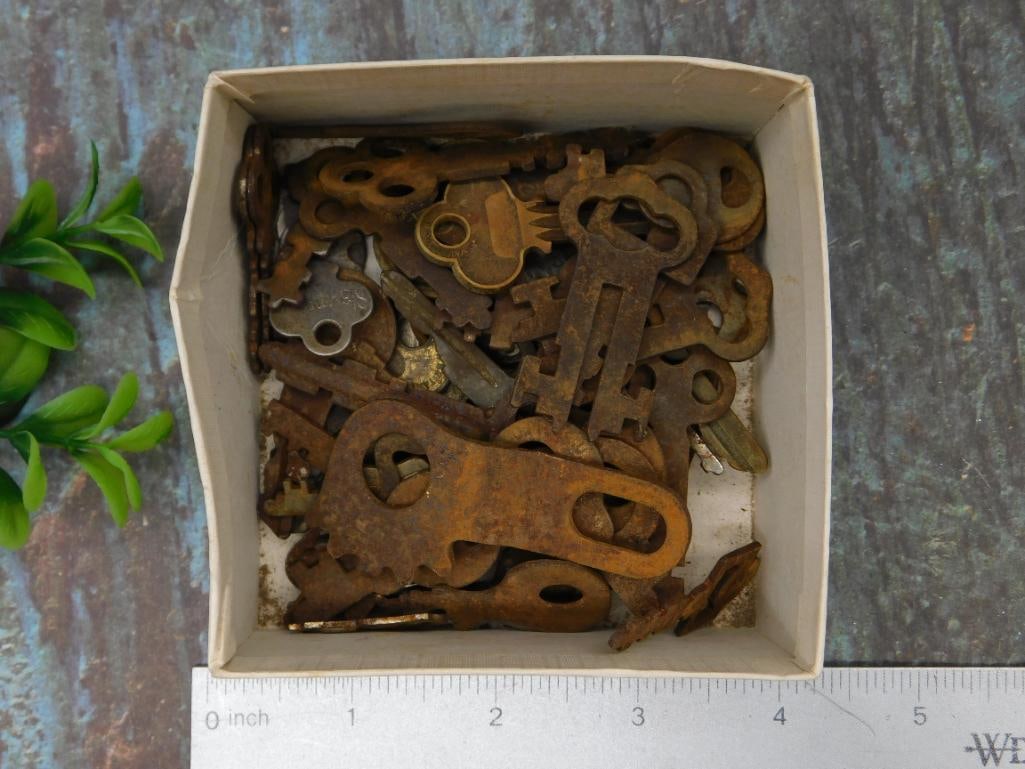Vintage Keys in Box - 3