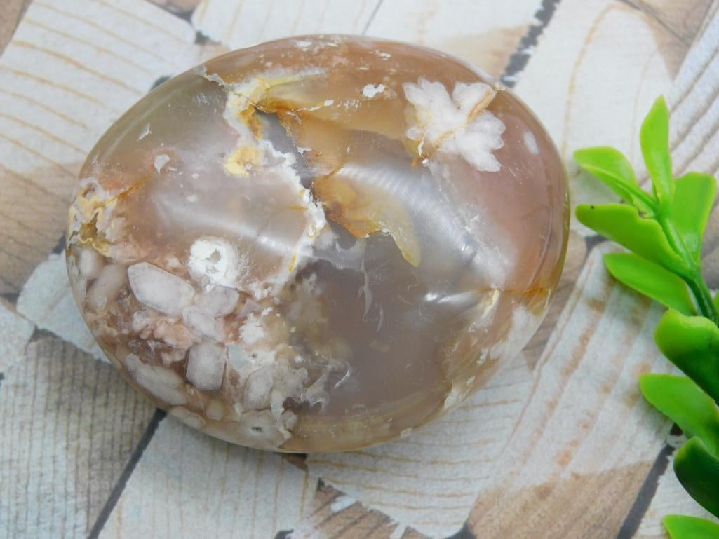 HATMANS FLOWER PETAL AGATE HEART ROCK STONE LAPIDARY SPECIMEN: HATMANS FLOWER PETAL AGATE HEART ROCK STONE LAPIDARY SPECIMEN